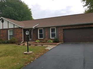 310 Goldenrod Ln, Swansea, IL