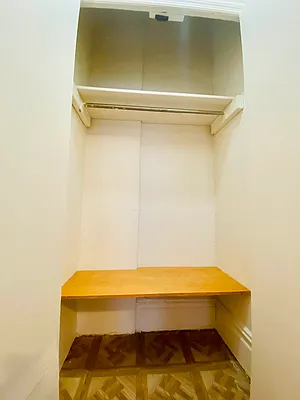 Rented by Zikos Realty Services | media 18