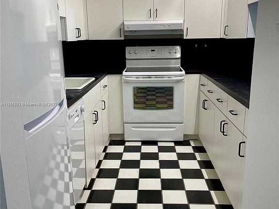 5th image of 2401 Collins Ave APT 1512