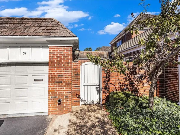 31 Compton Ct, Prairie Village, KS 66208