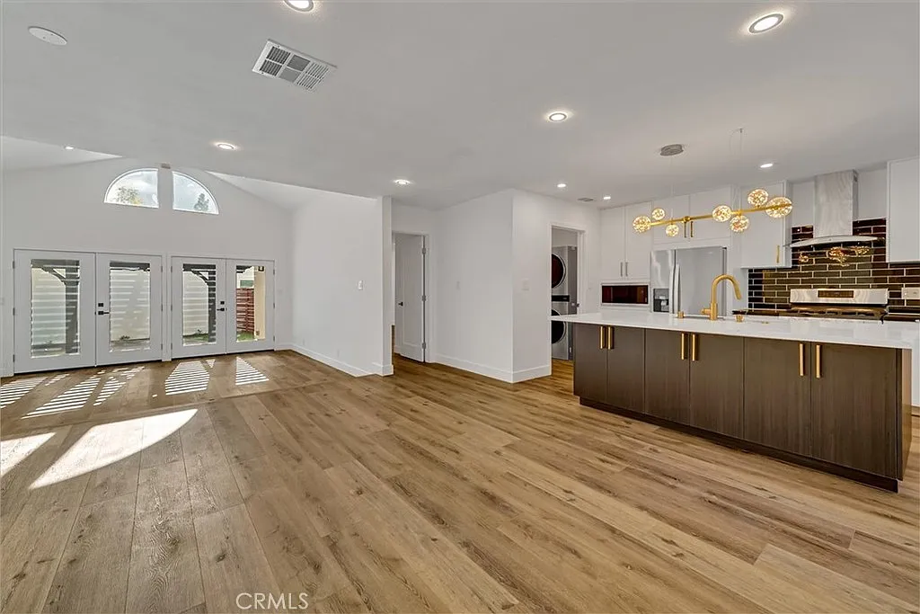 3 bed, 1591 sqft, $4,445 — Photo 1