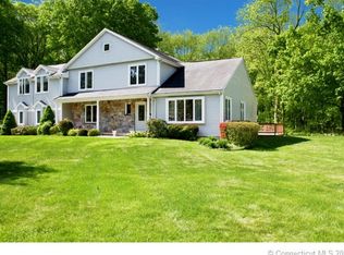 22 Brookside Dr, Woodbridge, CT 06525