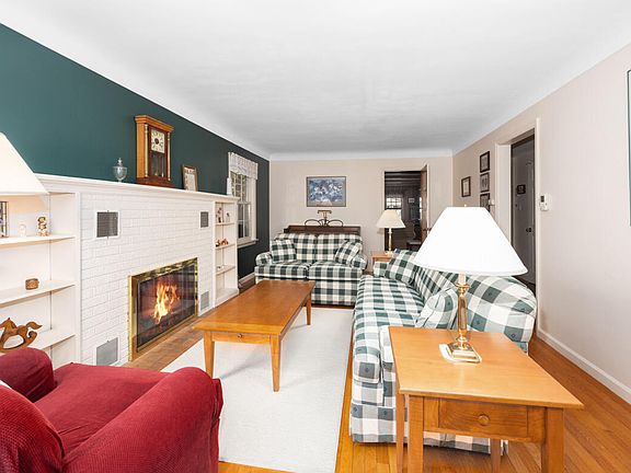 5th image of 591 Central Ave