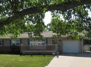 236 13th St, Silvis, IL 61282