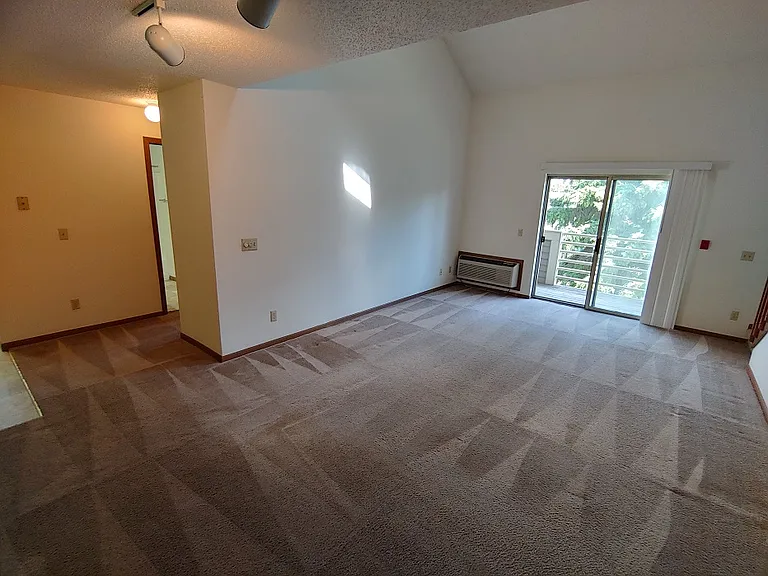 Woodfield Apartments — Photo 4