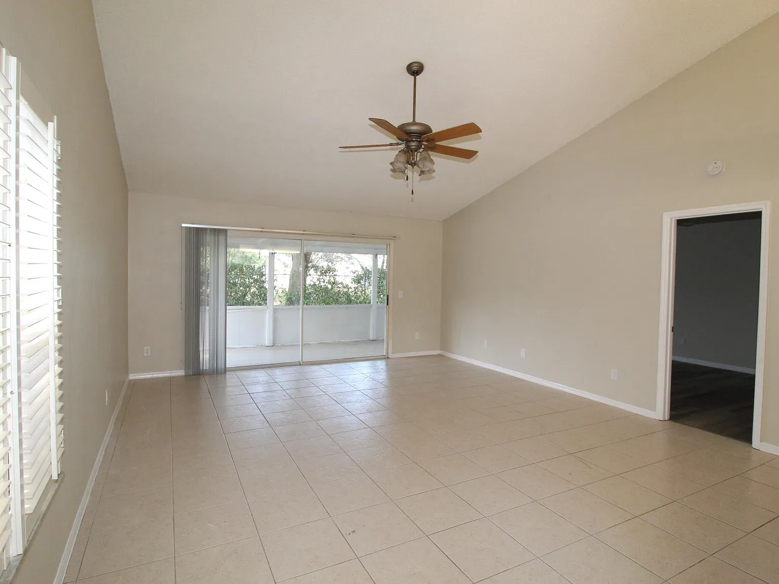 2 bed, 2.0 bath, 1181 sqft, $1,900 — Photo 4