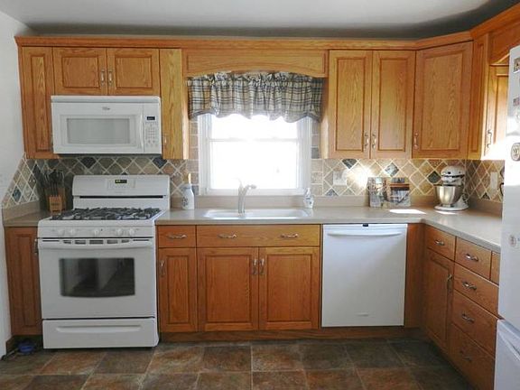 Lots of kitchen cabinets