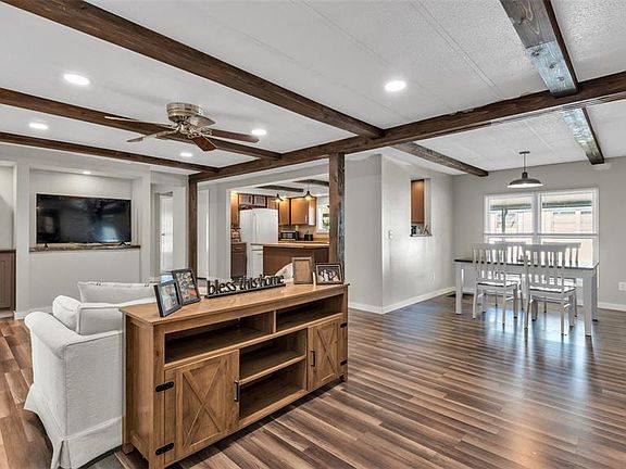 2nd image of 521 Oak Rdg E