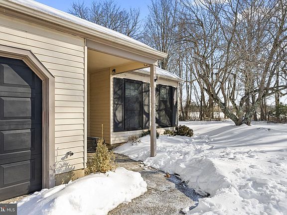 2nd image of 7 Stonybrook Ct