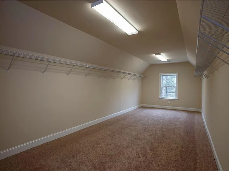 1715 Bates Rd — Photo 2