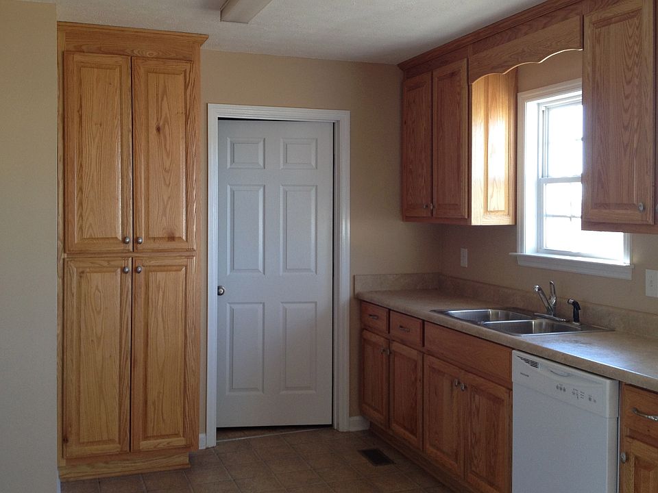 2nd image of 3 Bridgefield Dr