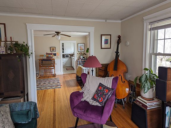 4th image of 21 Trapelo St #2