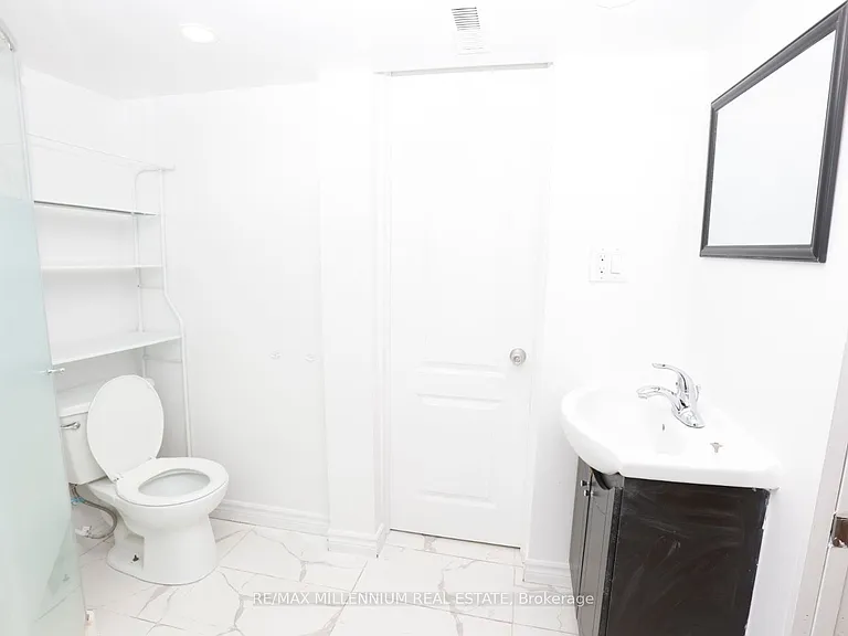 6482 Chaumont Cres #LOWER — Photo 12