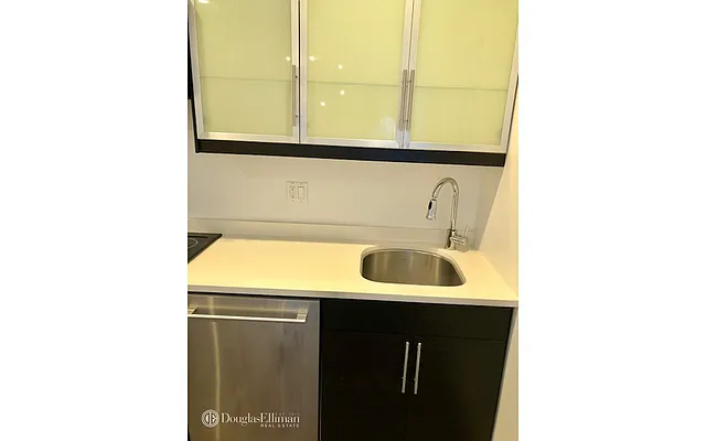 Rented by Douglas Elliman | media 19