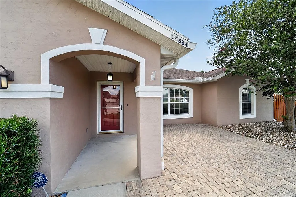 3 bed, 2.0 bath, 1739 sqft, $2,200 — Photo 3
