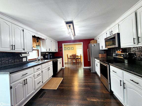 4th image of 301 E Monroe St