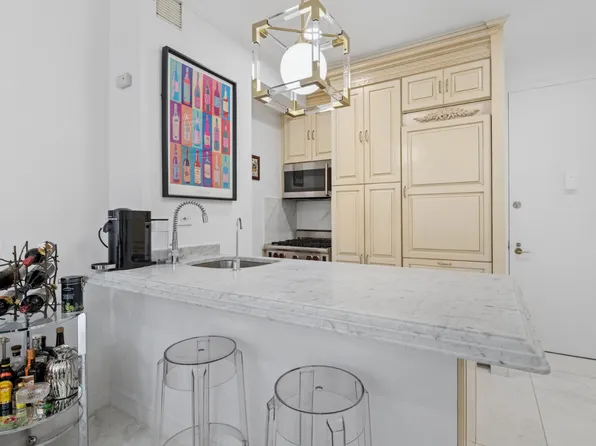 530 East 76th Street image 5 of 9