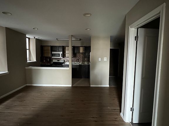 4th image of 4719 Chestnut St #C1