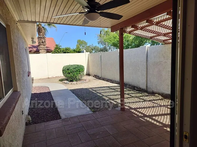 2192 E Balboa Dr — Photo 31