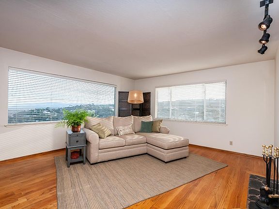 5th image of 15 Garden Ln