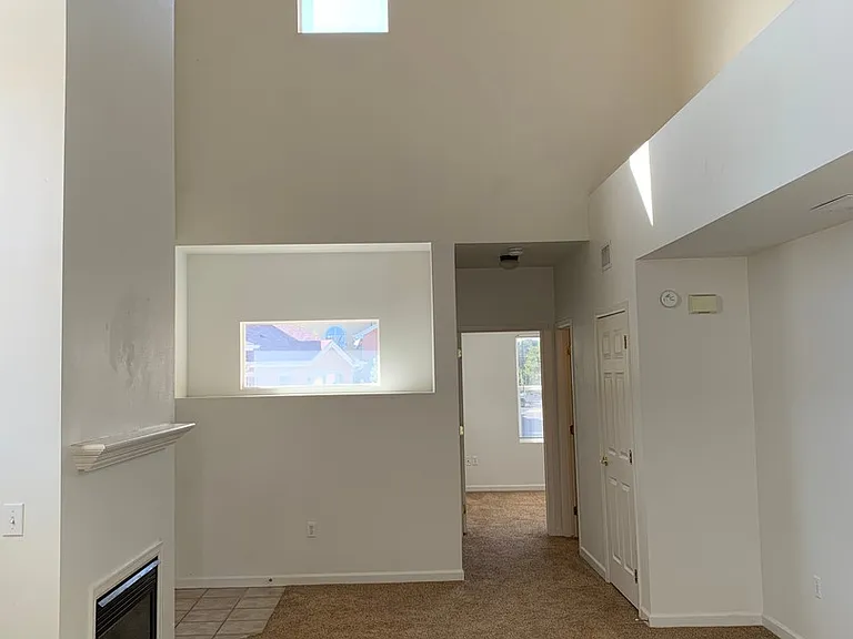 906 Lucca Dr — Photo 2