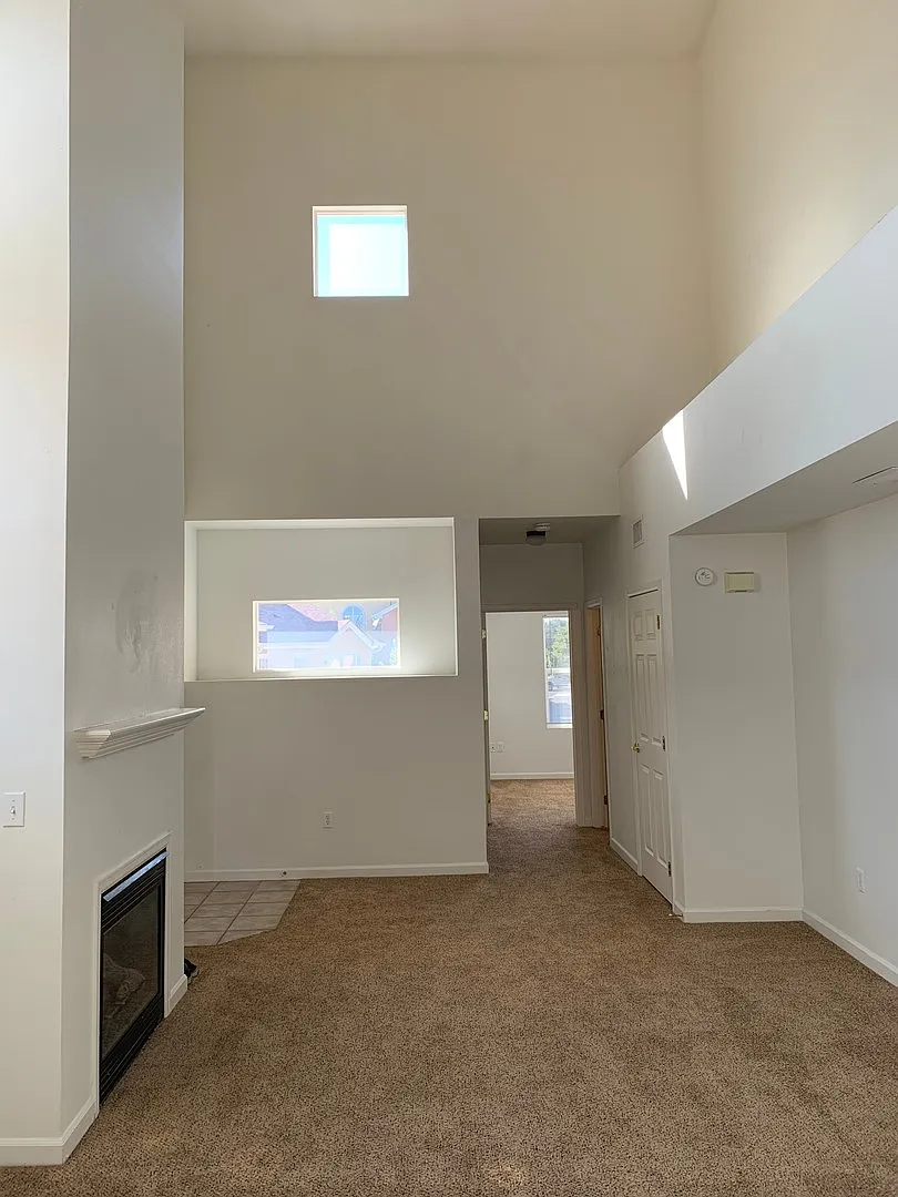Building Photo - 906 Lucca Dr