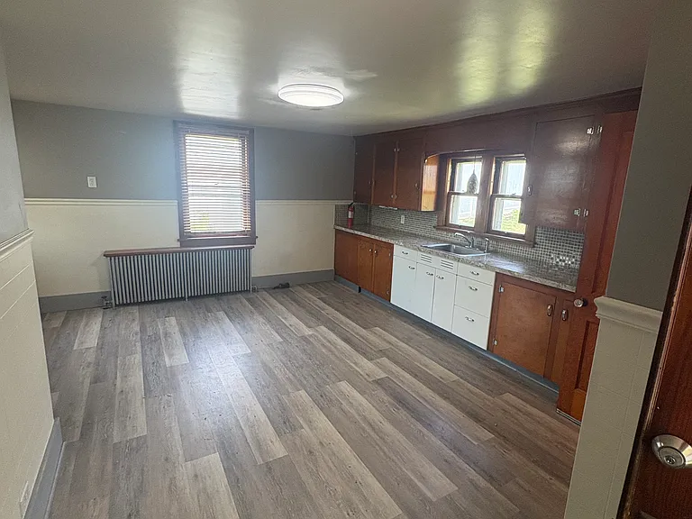 409 Centre St — Photo 3