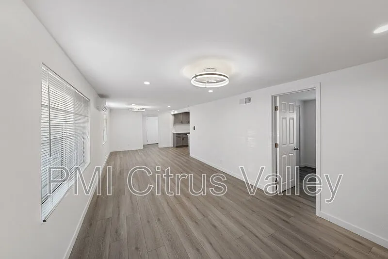 2 bed, 1.0 bath, 700 sqft, $2,200 — Photo 4