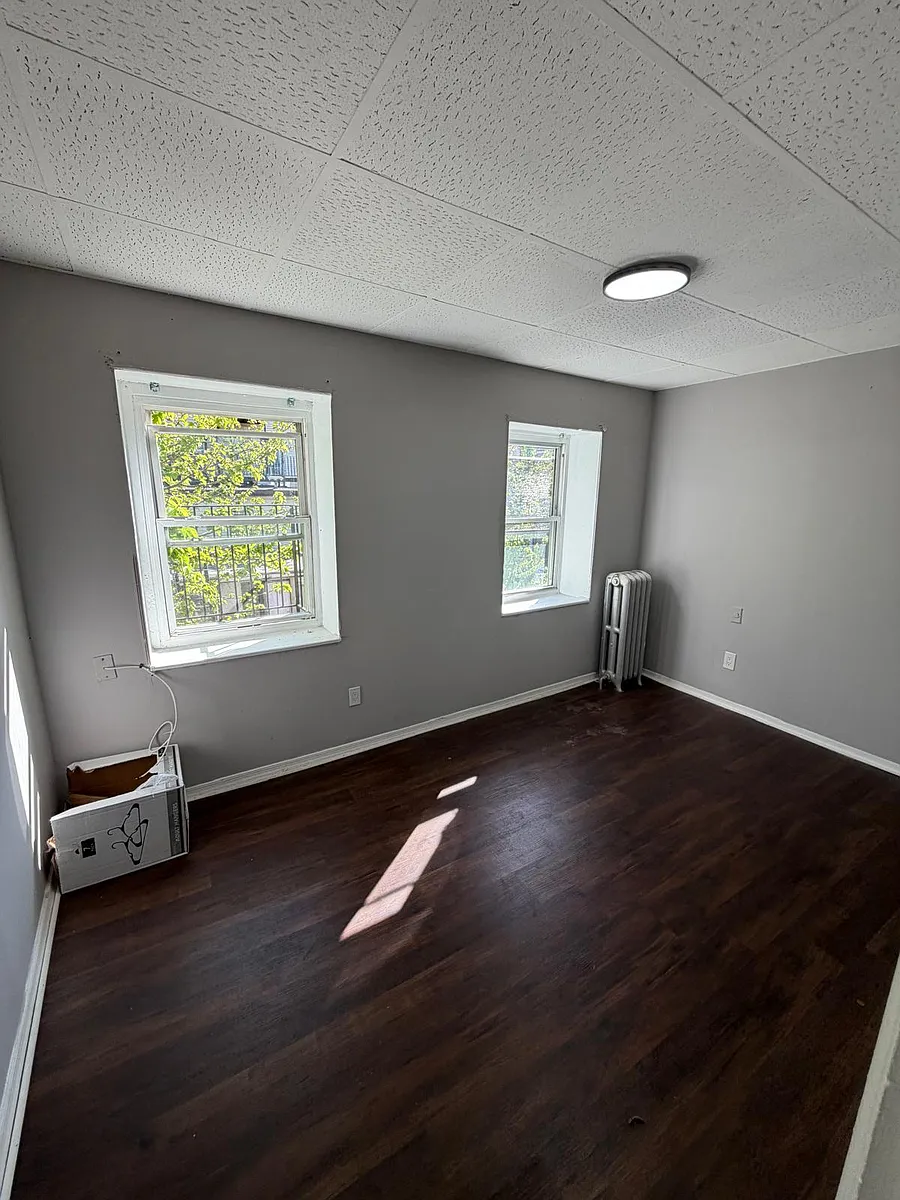 Building Photo - 20 Van Wagenen St #8