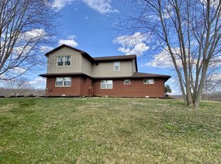 22104 Twin Oaks Dr, Coolville, OH 45723