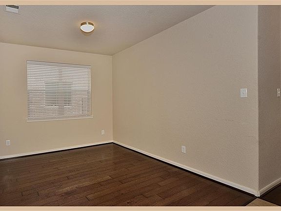 5th image of 191 Black Swan Pl