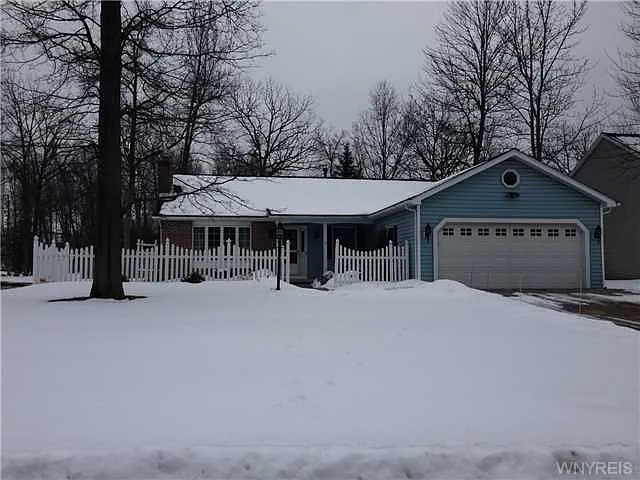 604 Briarwood Ln photo 1
