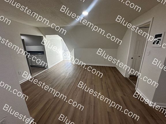 5th image of 1115-1117 E Felix St #4