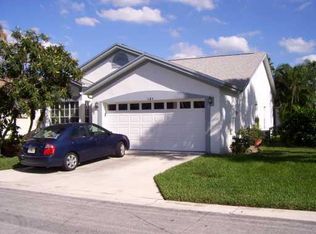 121 Hammocks Ct, Greenacres, FL 33413