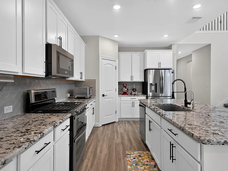 208 Windom Way — Photo 4