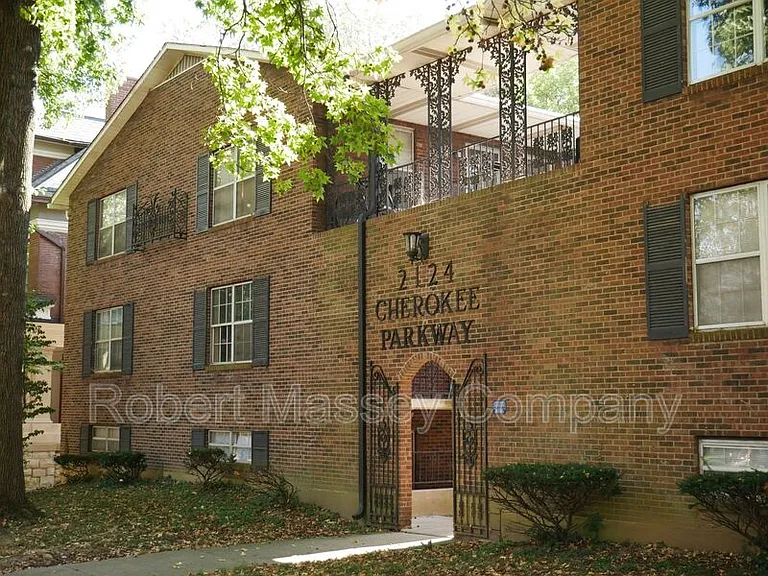 2124 Cherokee Pkwy #207 — Photo 1