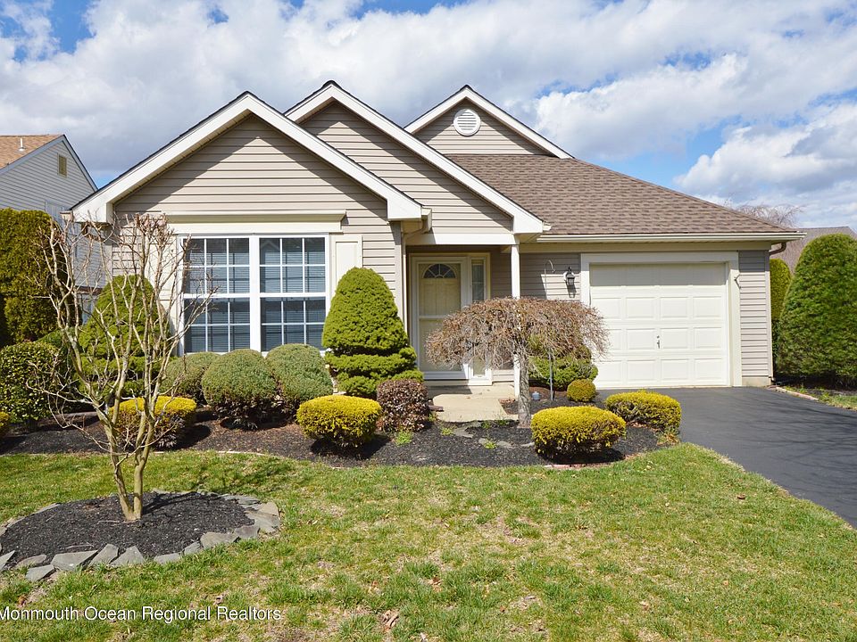 1st image of 2605 Lancaster Ln