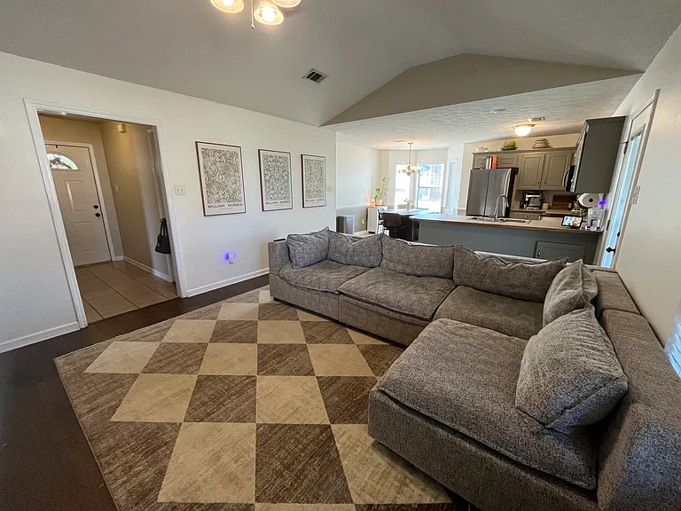 98 Rosebud Cir — Photo 4