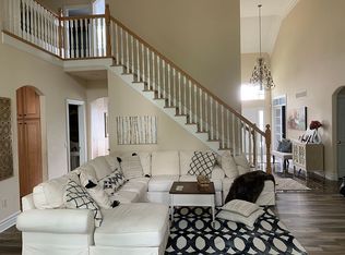 826 Lost Lakes Dr, Holland, OH 43528