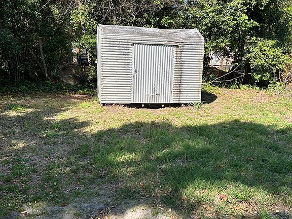 2nd image of 416 Red And White St