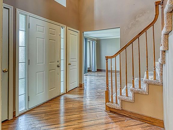 4th image of 9676 Landsdowne Ln