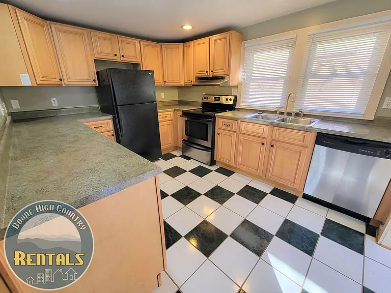 144 Azalea Way — Photo 5