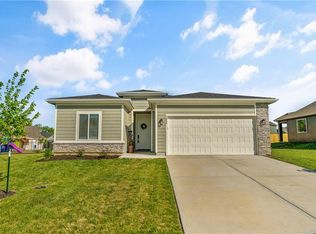 1592 Grayhawk Dr, Basehor, KS 66007