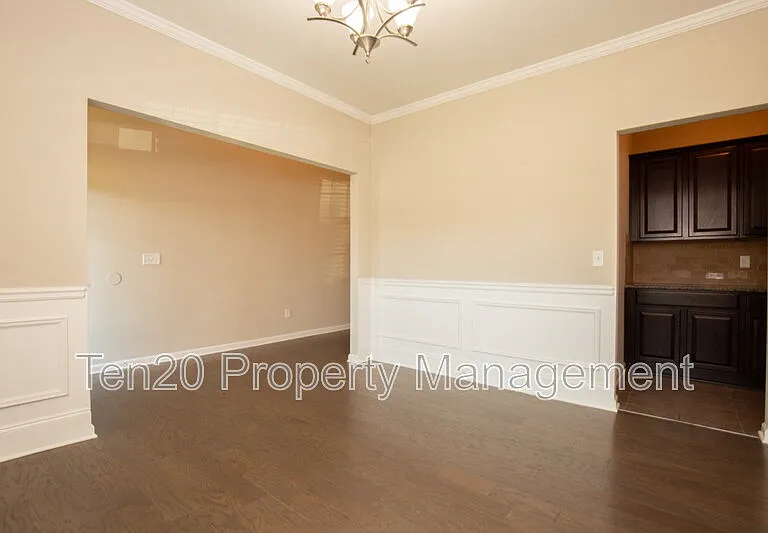 2510 Ridgewood Way — Photo 2