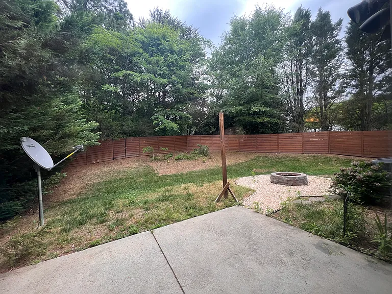 2304 Harwood Hills Ln — Photo 27