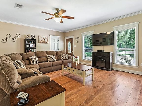 3rd image of 42375 Haltom Rd