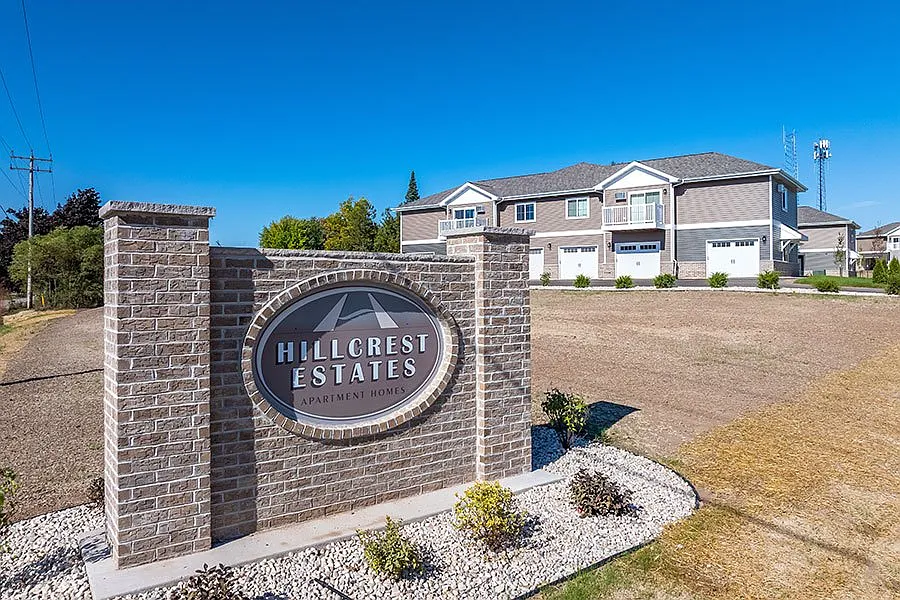 HILLCREST ESTATES — Photo 1