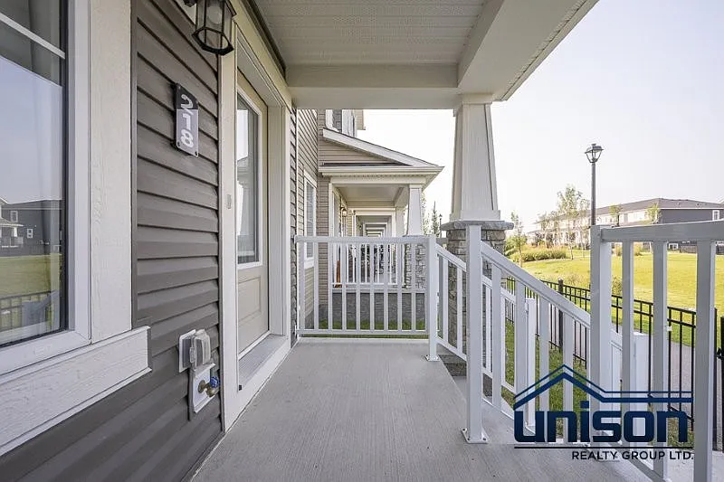 3 bed, 2.5 bath, 1375 sqft, $2,250 — Photo 2