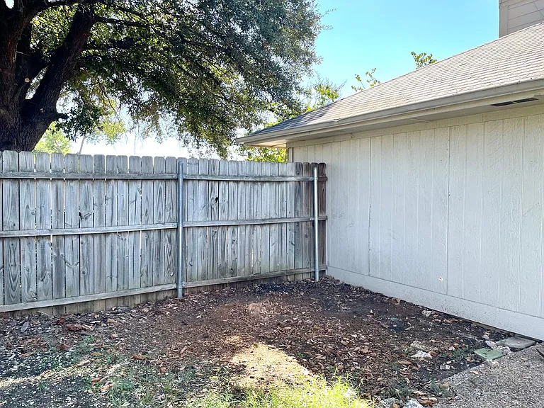 8710 California Dr — Photo 17
