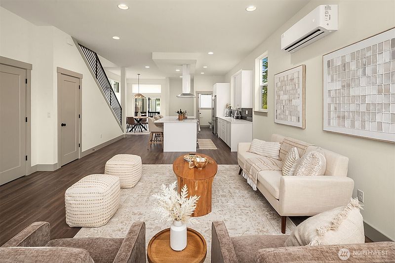 5th image of 4106 30th Avenue S